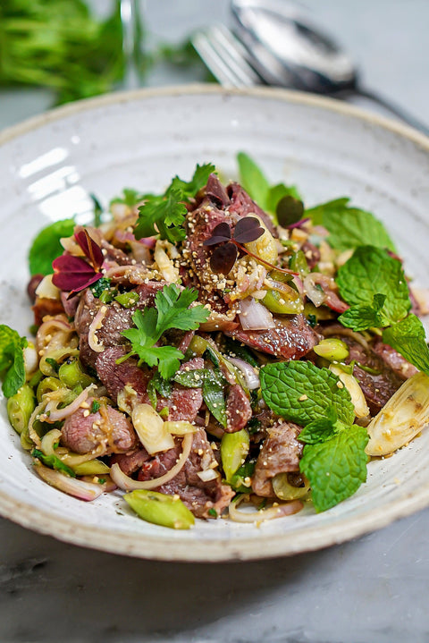 Recept: Thailändsk Biffsallad med Suovas Renskav (Yam Nam Tok)