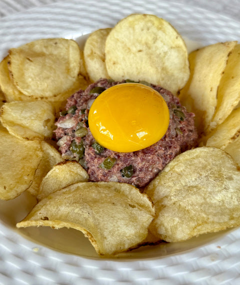 Recept: Klassisk Fransk Råbiff med chips