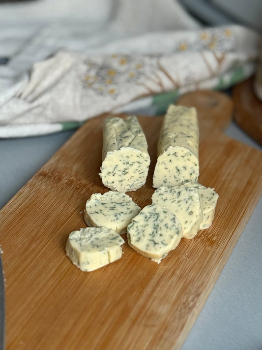 Recept: Kryddsmör på parmesan och örter till grillat Älgkött