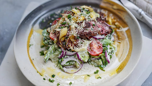 Recept: Grillad Älgentrecôte med sallad och krämig kesodressing