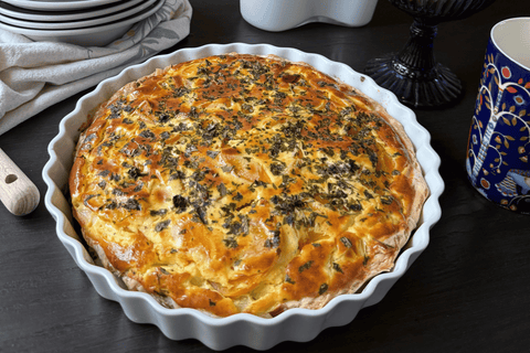 Recept: Krämig paj med kallrökt renkött, persika och purjolök