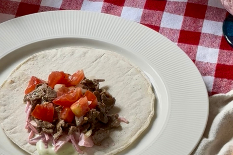 Recept: Renskavstacos med krämig coleslaw, jalapenodressing och tomatsalsa