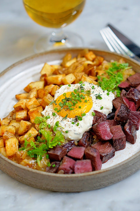 Recept: Biff Rydberg på Renytterfilé med råstekt potatis och senapskräm